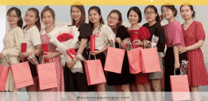 Tặng quà 8 3 cho khách hàng