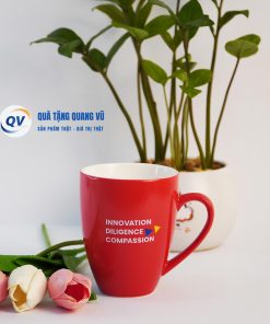 Mẫu ly sứ quà tặng dáng thóp từ chất liệu gốm sứ Bát Tràng