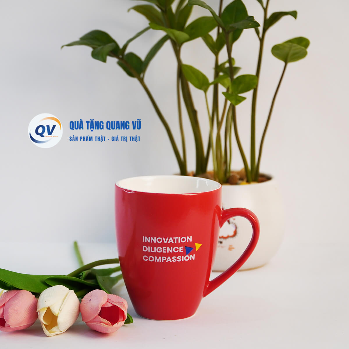 Mẫu ly sứ quà tặng dáng thóp từ chất liệu gốm sứ Bát Tràng