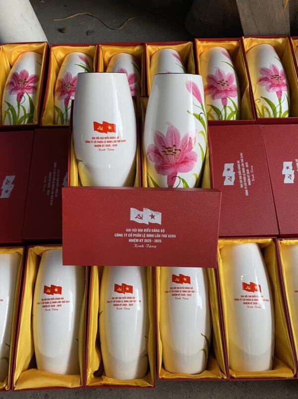 mua quà tặng đại hội ở đâu